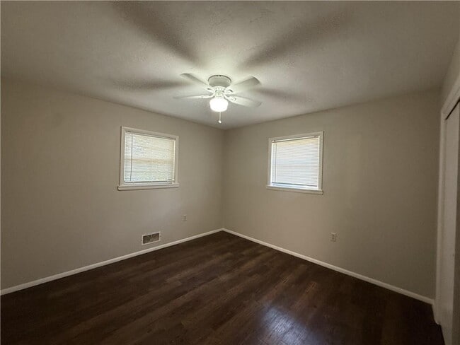 Building Photo - 209 Russell Dr