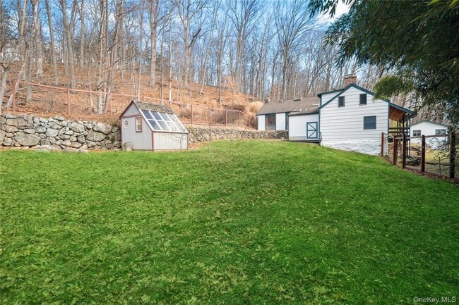 Building Photo - 689 S Mountain Rd