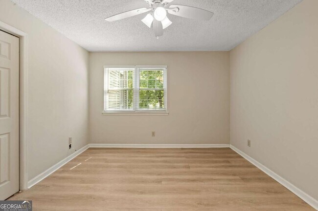 Building Photo - 611 Barrington Hills Dr