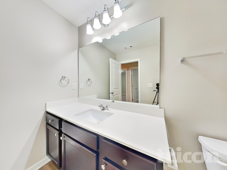 Building Photo - 2137 Hudson Dr