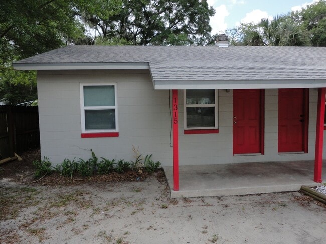 Primary Photo - Nice recently Remodel 2 bedroom/1 bath duplex