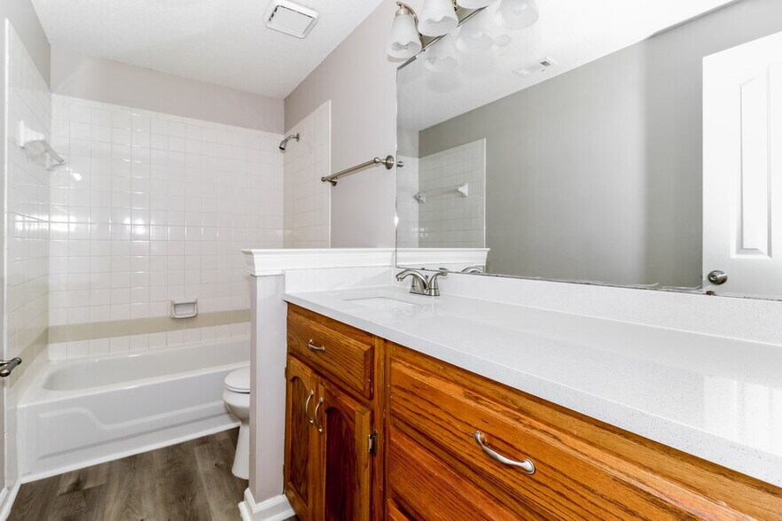 Building Photo - 7017 Juanita Cir S