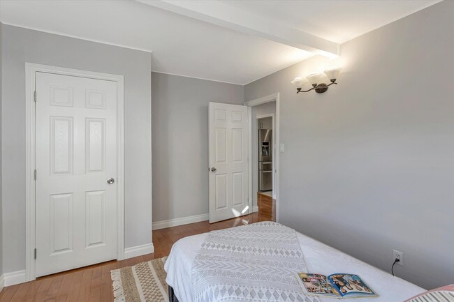 Building Photo - 354 Dana St