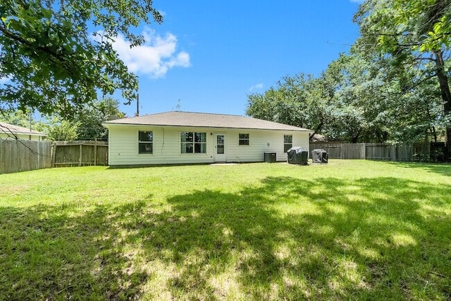 Building Photo - 16305 Many Trees Ln
