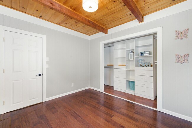 Building Photo - 25 Hilltop Dr