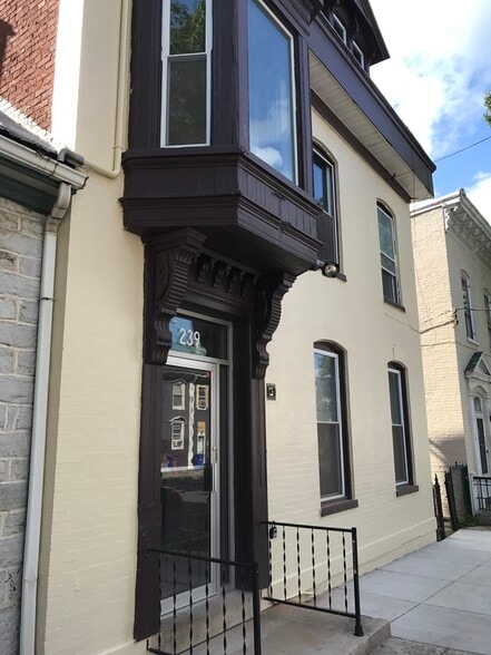 Primary Photo - 239 S Potomac St