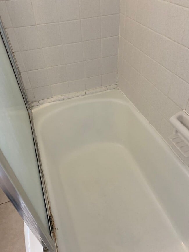 Building Photo - 220 W Spazier Ave