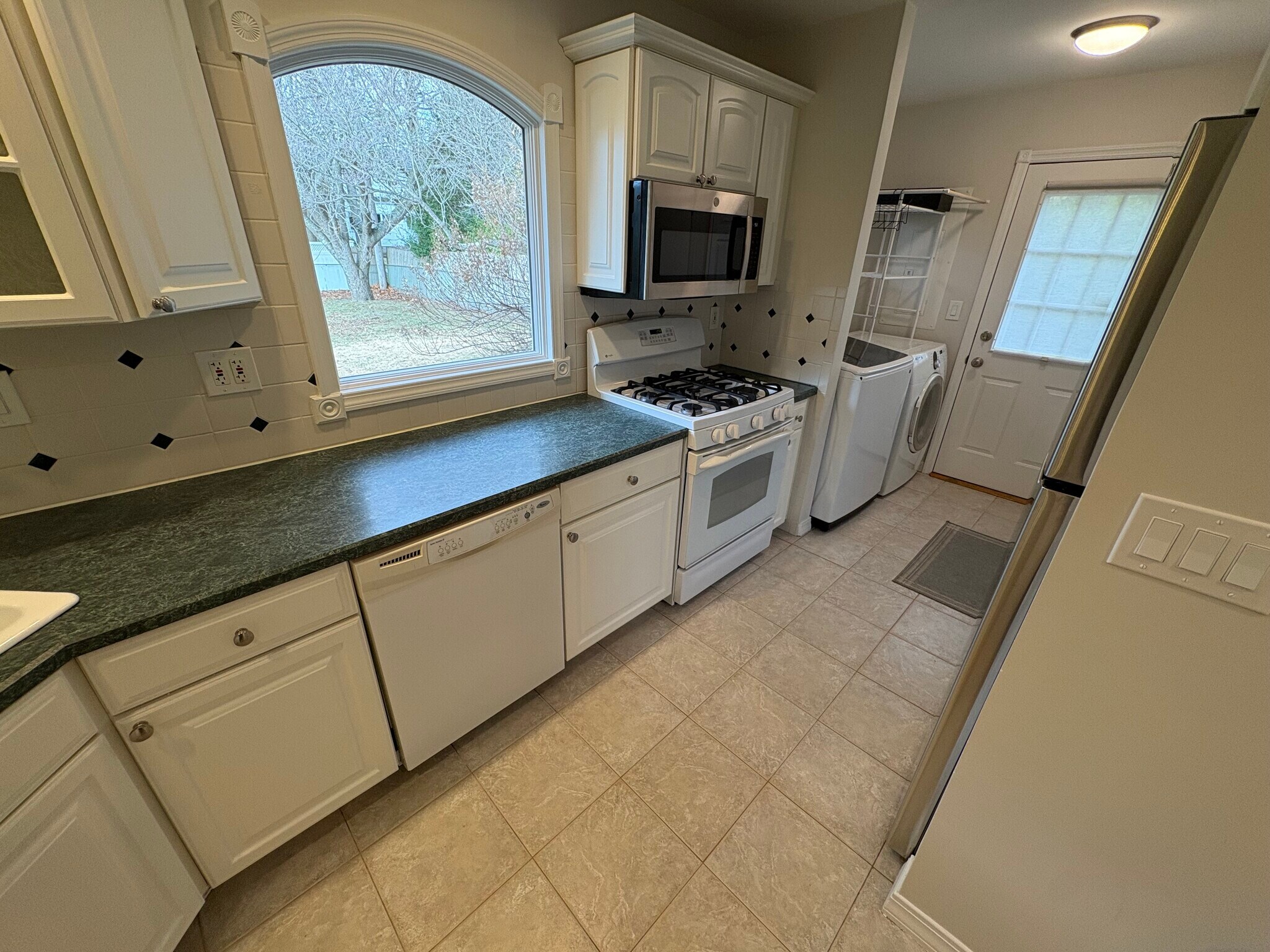 Building Photo - 169 S Plaisted Ave