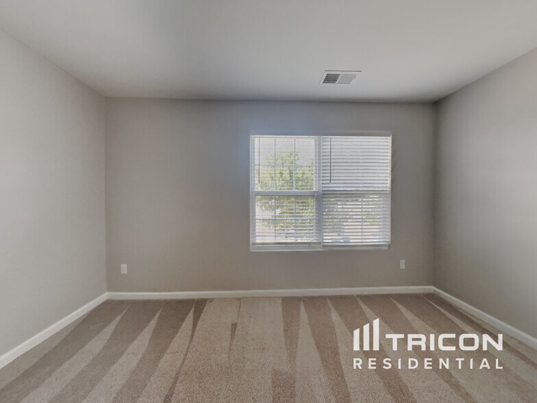 Building Photo - 4442 Vernon Cir SE