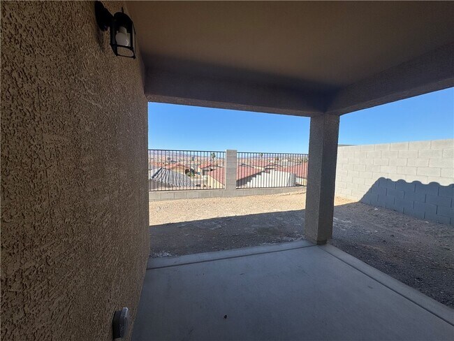 Building Photo - 2455 Tapatio Dr