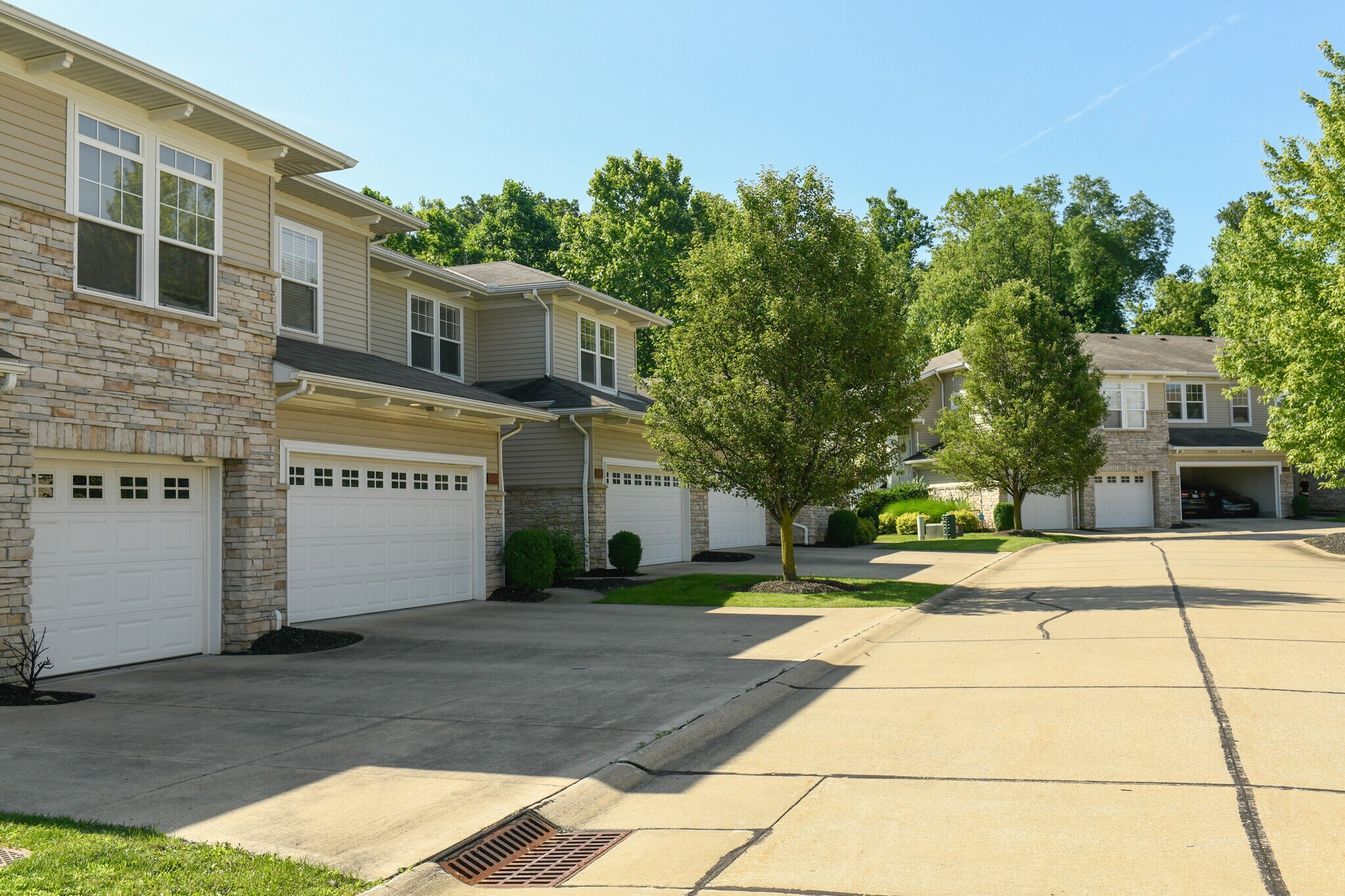 Building Photo - 5845 Crescent Ridge Dr