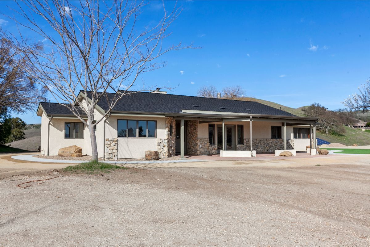 Building Photo - 8850 Rocky Canyon Rd