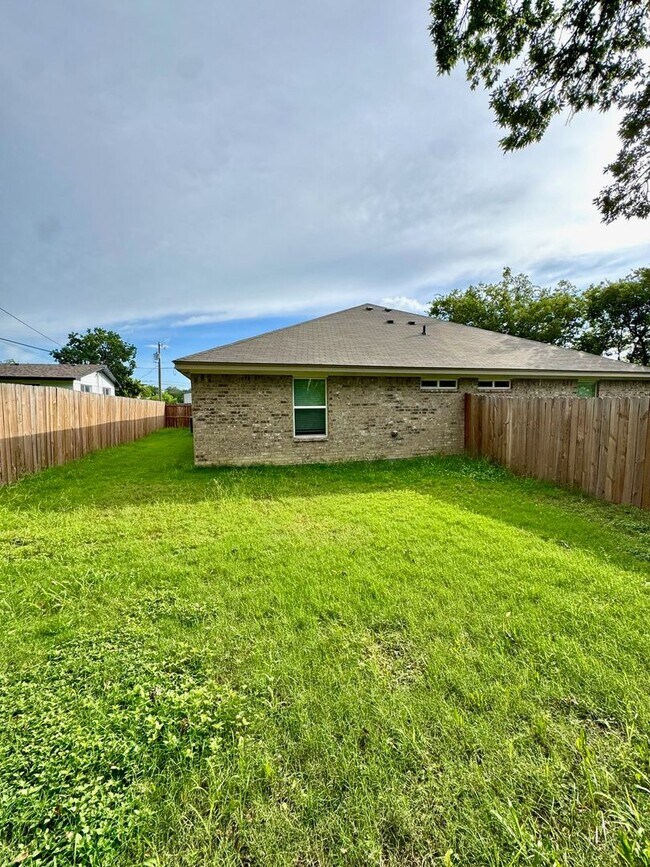 Building Photo - Adorable 3 Bedroom, 2 Bathroom, 1 Car Garage Duplex in Harker Heights TX