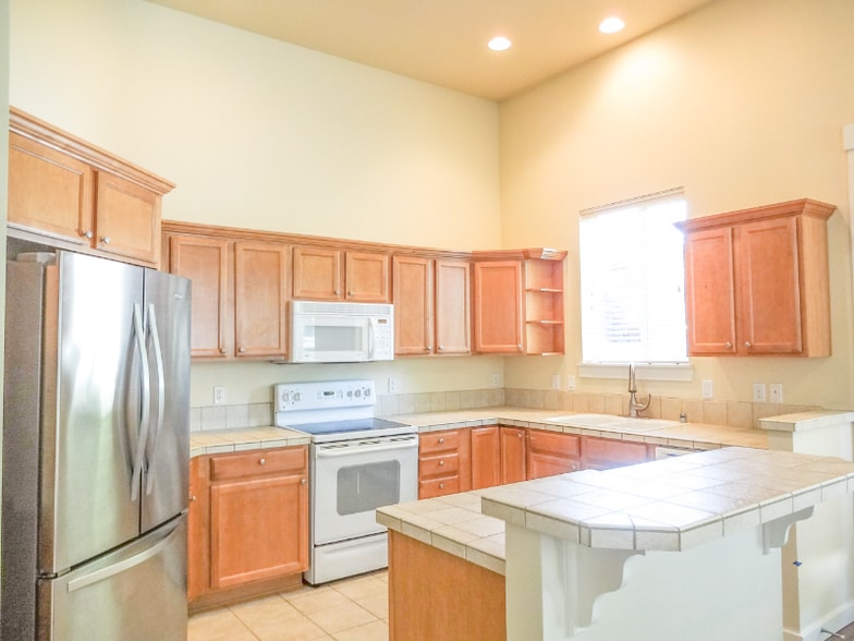 Building Photo - 4106 NE 47th Ave