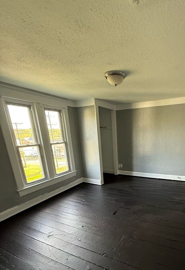 Primary Photo - 3 bedrooms 1 bath