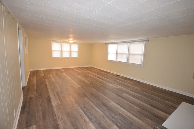 Building Photo - 2 Bedroom Home For Rent Fortville IN