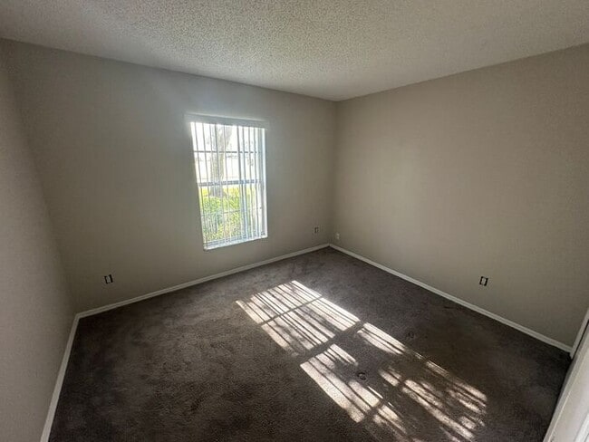 Building Photo - Don’t miss this beautiful 3-bedroom, 2-bat...