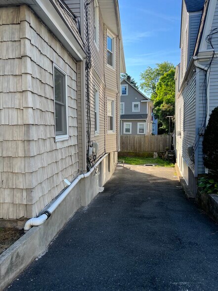 Building Photo - 54 Ashwood Ave