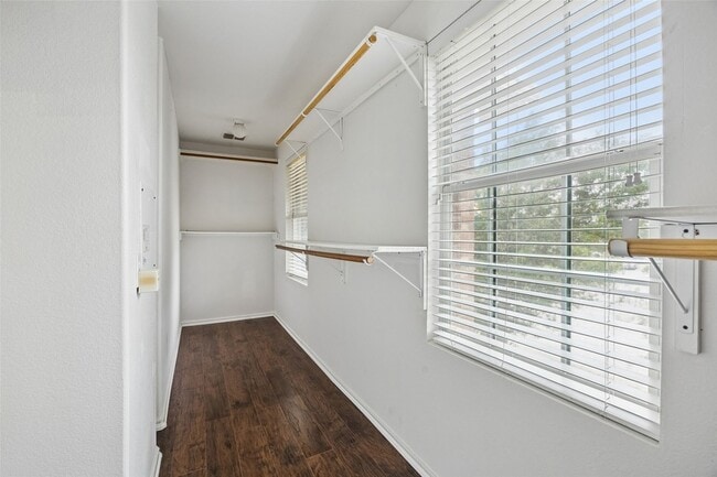 Building Photo - 320 S Mesa Verde Way