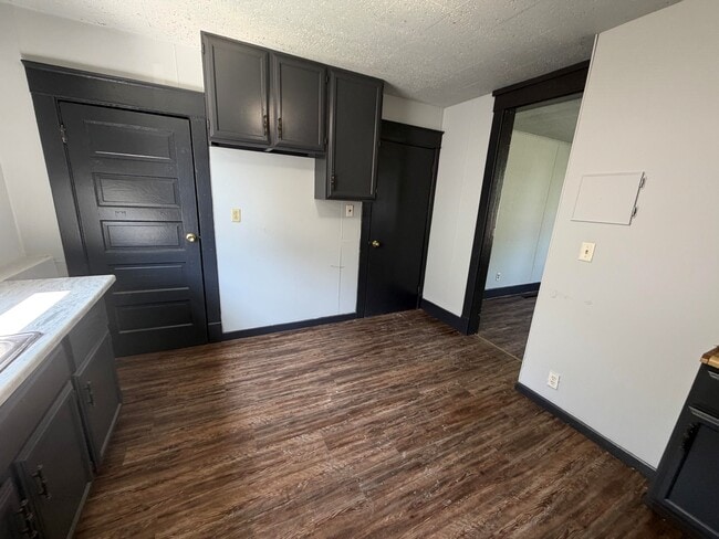 Building Photo - 4 Tillman-