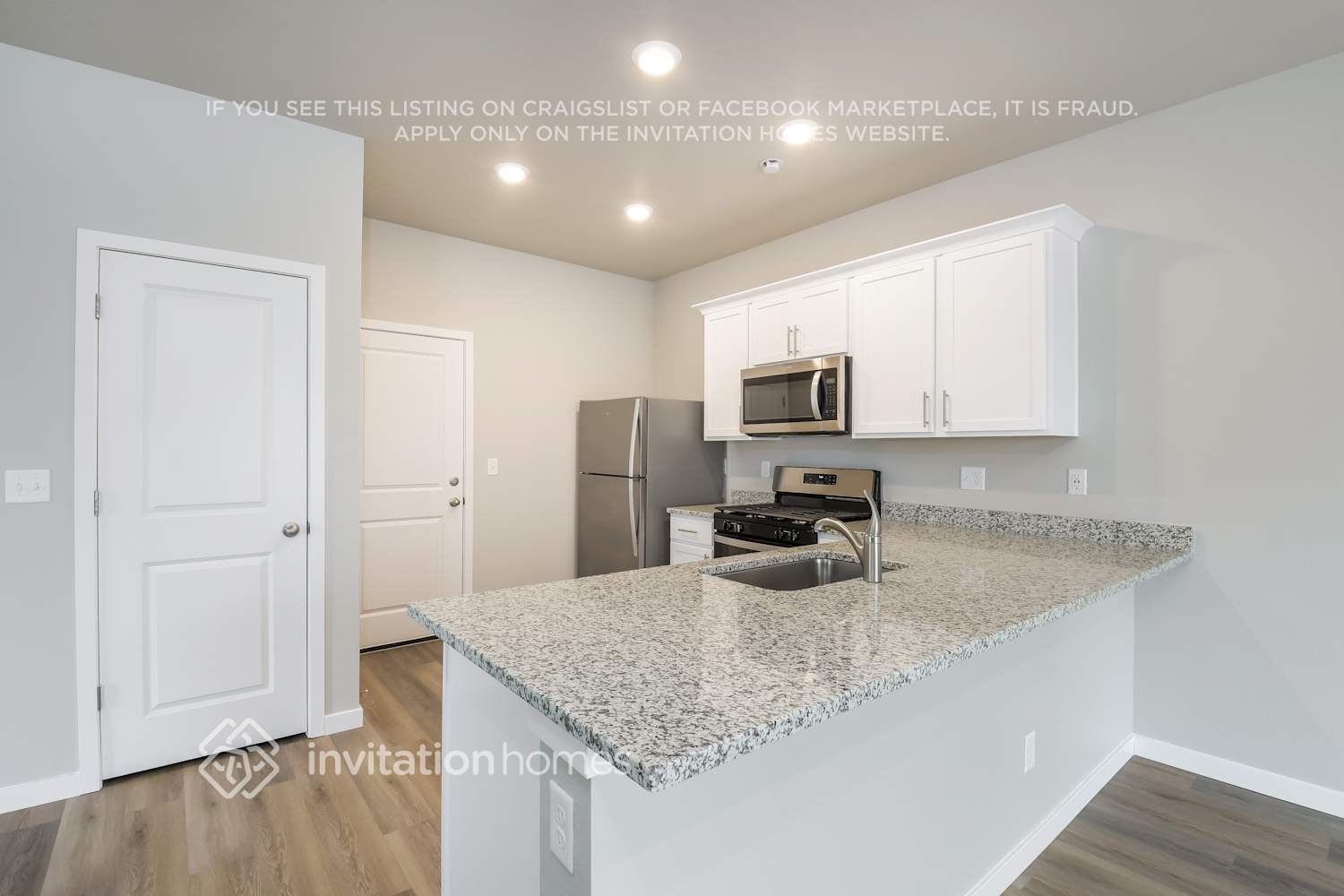 Building Photo - 7211 Dolores Ave