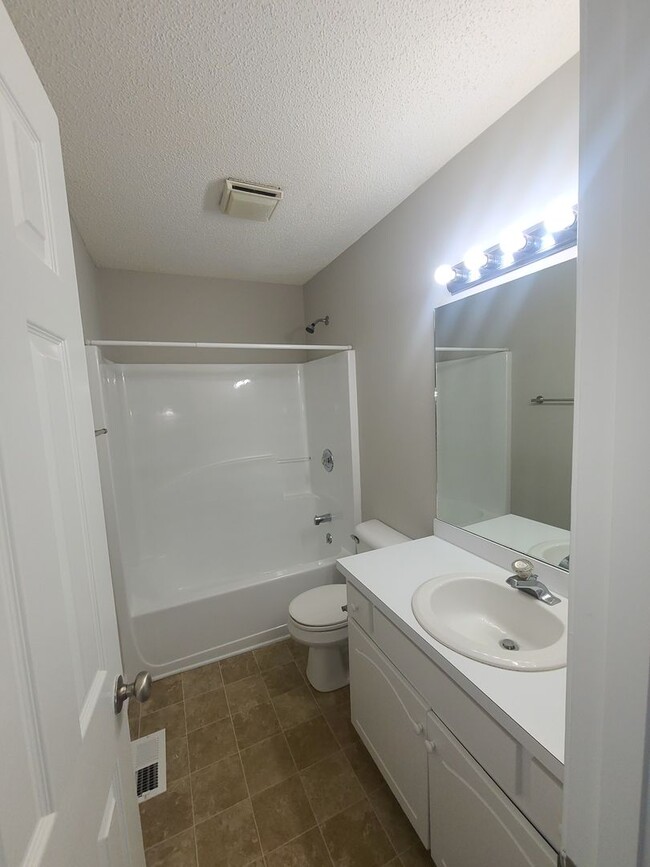 Building Photo - 110 Cambridge Dr