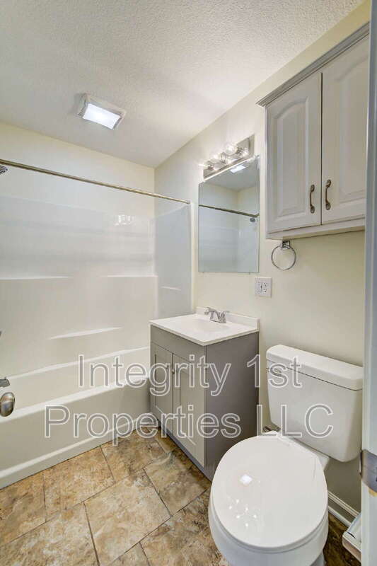 Building Photo - 9002 Bayless Rd