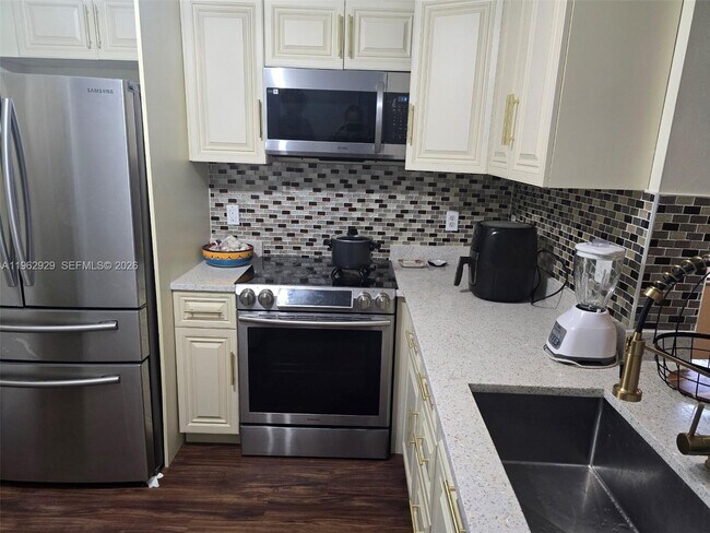 Building Photo - 3945 Kamena Ct