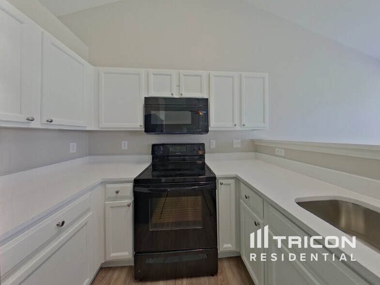 Building Photo - 9116 White Aspen Pl