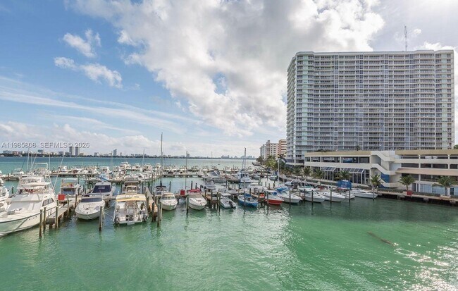 Building Photo - 7601 E Treasure Dr