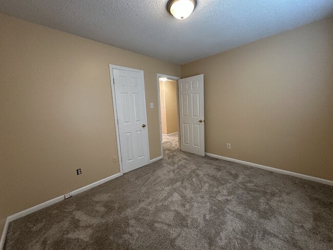 Building Photo - 502 Thyme Ct