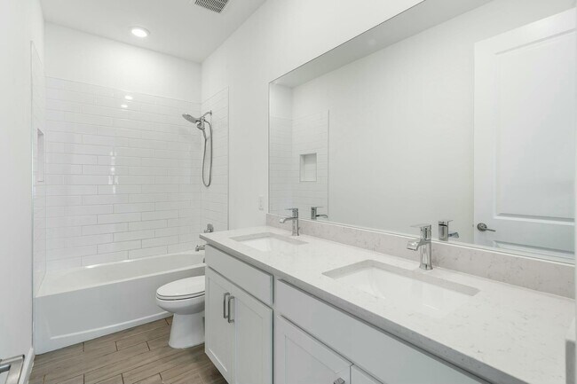 Building Photo - 601 SE Fascino Cir