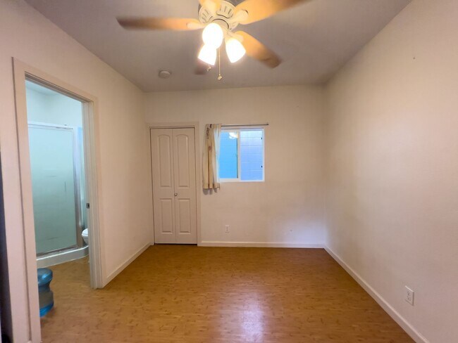 Building Photo - 1027