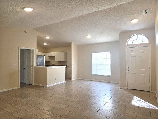 Building Photo - 3/2 on Large Lot Available Now