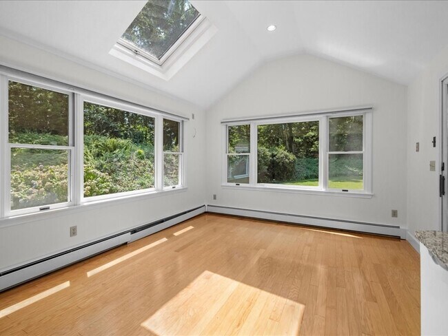 Building Photo - 15 Woodridge Rd