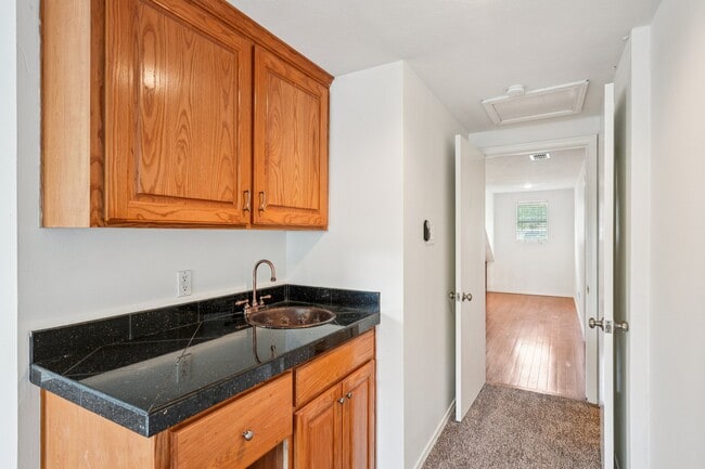 Building Photo - 4016 Willow Ridge Dr