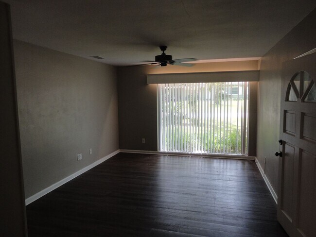Building Photo - 401 NW 36th Ter