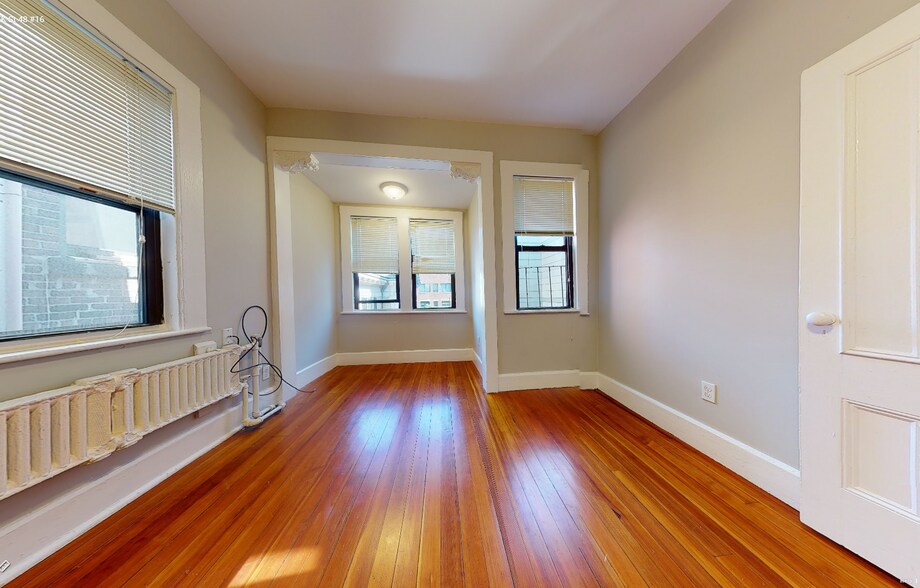 Building Photo - 69 Dunster St