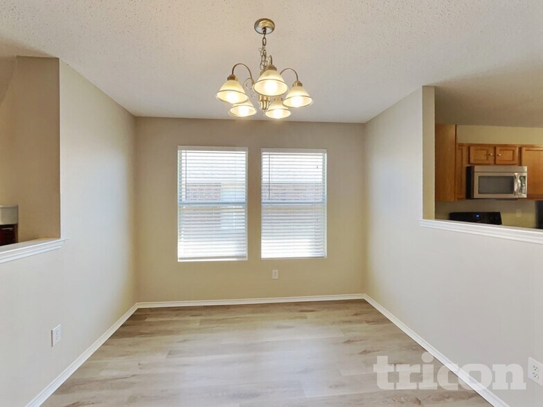 Building Photo - 2983 Celian Dr