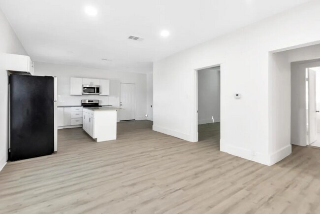 Building Photo - 2105 Walnut St