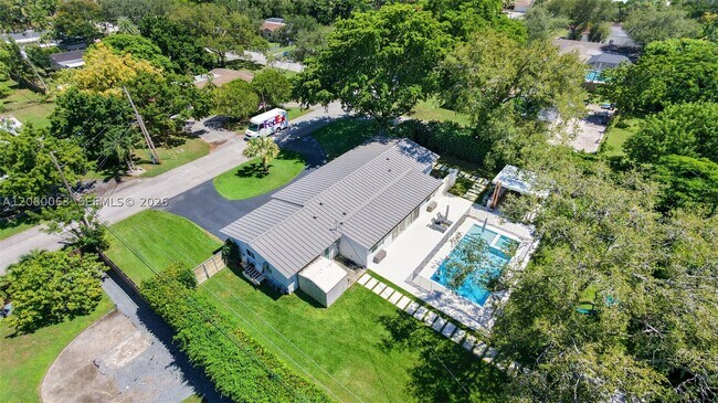Building Photo - 14220 SW 86th Ave