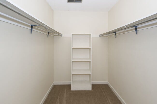 Building Photo - 5 Bedroom 3 Bath Home in Parkshore - Charl...