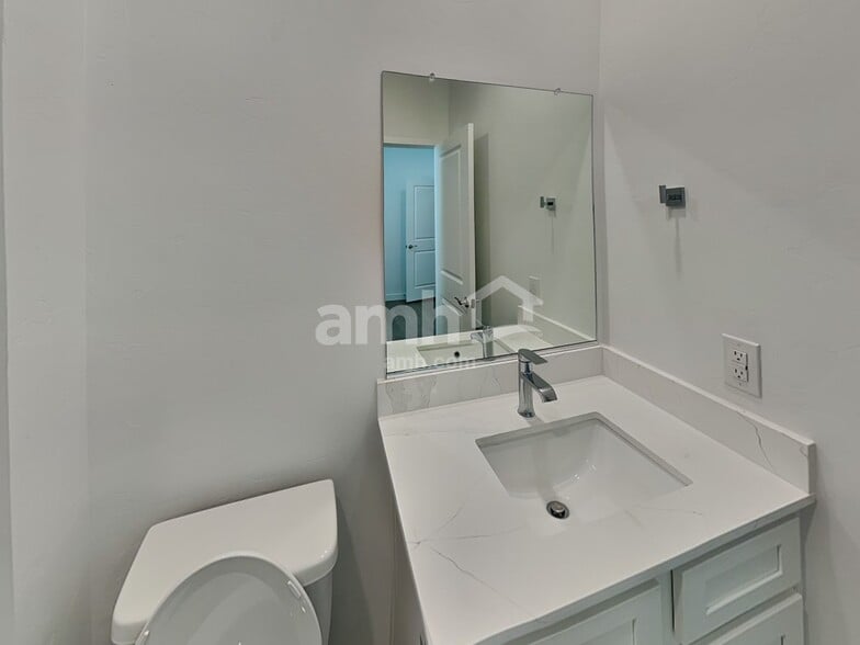 Building Photo - 13061 N Serenity Vly Dr