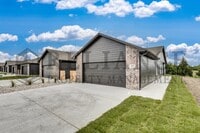 Building Photo - 4940 N Vassar Ave