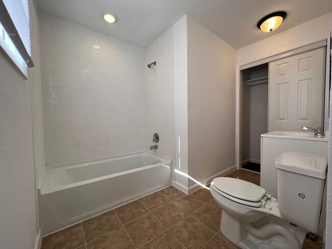 Building Photo - Newly remodeled 3bed/2bath in Eagle Lake, TX