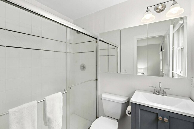 Building Photo - 23 Town Ln