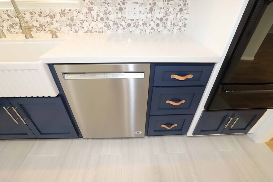 Building Photo - 1025 S Sherbourne Dr