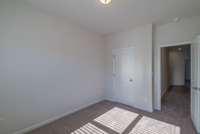 Building Photo - Beautiful Brand New 3 Bedroom 2.5 Bath Townhome in Hickory Glen!