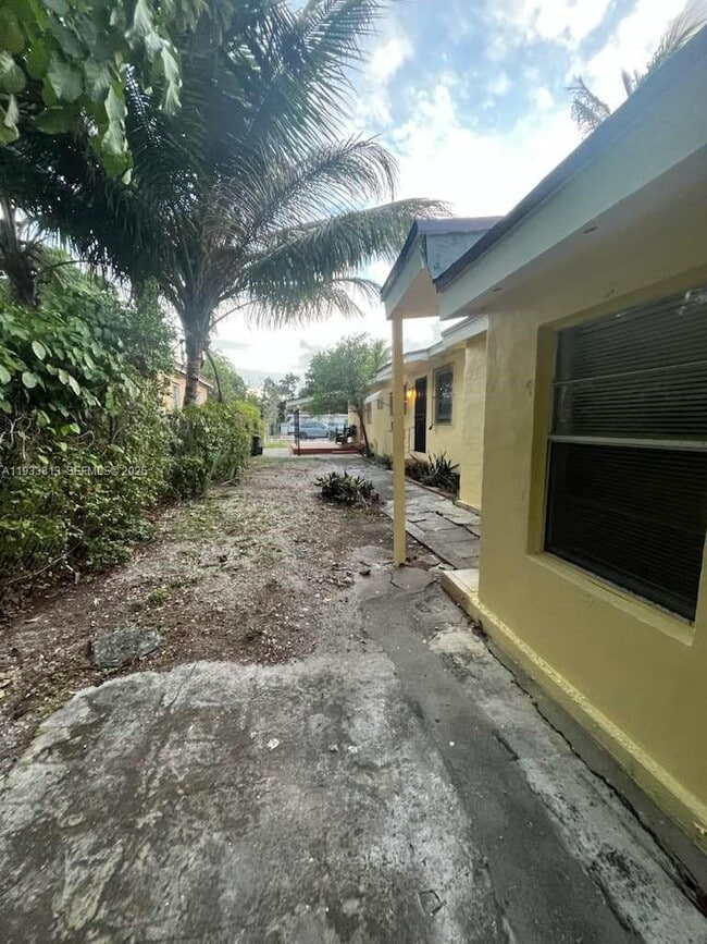 Building Photo - 561 NW 113th St