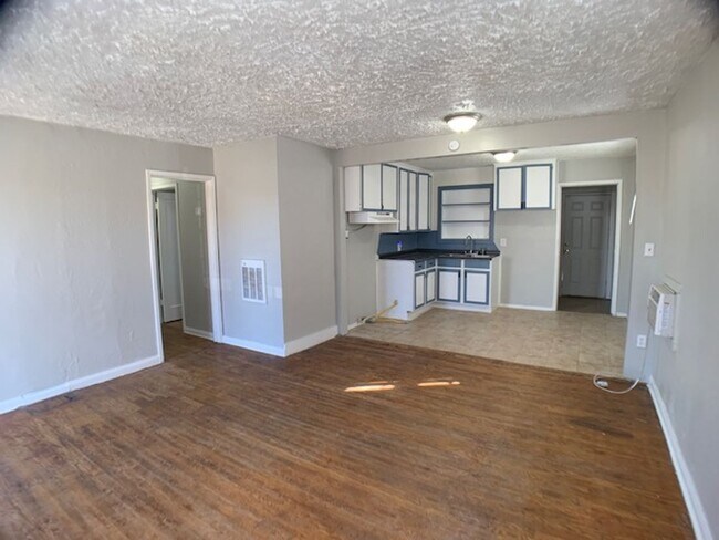 Building Photo - 3 Bed Home